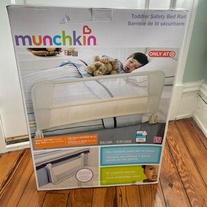 Munchkin Toddler Safety Bed Rail New in Box